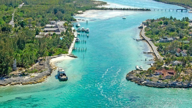 An aerial view of a boat docked in the water during an all-inclusive vacation in the Bahamas.